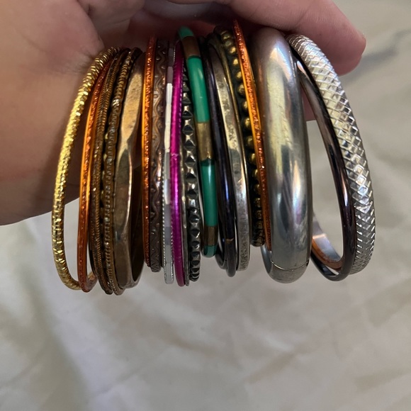 Not in the best condition but three are different colors bangles - Picture 2 of 4